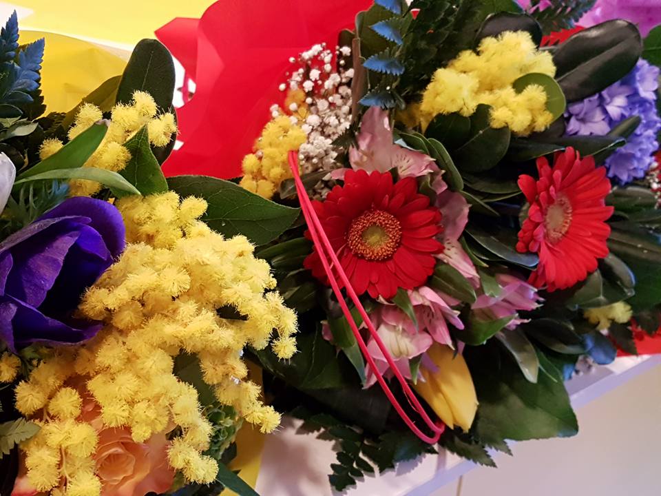 Festa della Donna Mazzo Gerbere Tulipani Velo da Sposa Alstroemeria Mimosa Fioreria Bruseghini Besenello Trento